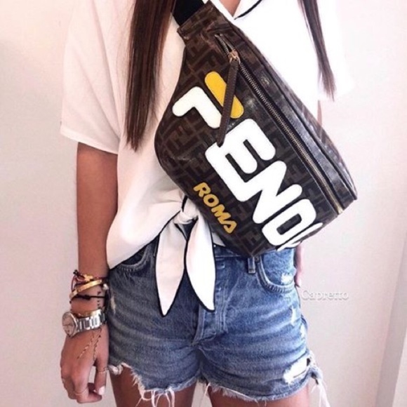 Fendi Handbags - 24HR SALE❗️FIRM Fendi Mania Fanny Pack authentic